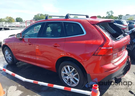 2021 Volvo Xc60 T5 Momentum z USA, uszkodzony, nr VIN YV4102RK1M1738035